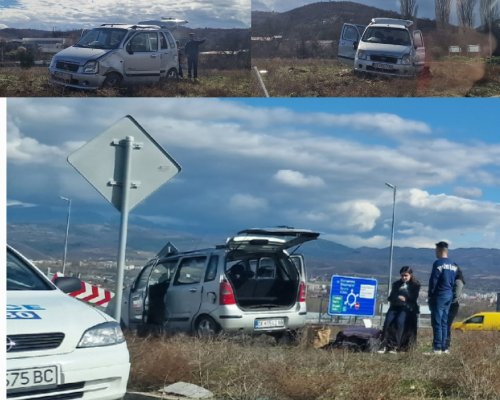 Лек автомобил самокатастрофира на пътен възел Зелен дол