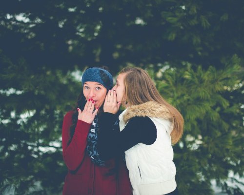 Жените, които клюкарстват за другите, са водени от ревност и ниско самочувствие