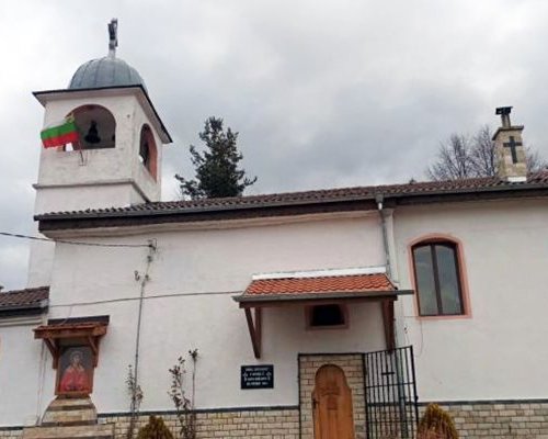 Бездетни зачеват в чудодейна църква в Сатовча