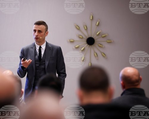 Кандидатът за президент на БФС Димитър Бербатов представи бъдещия изпълком