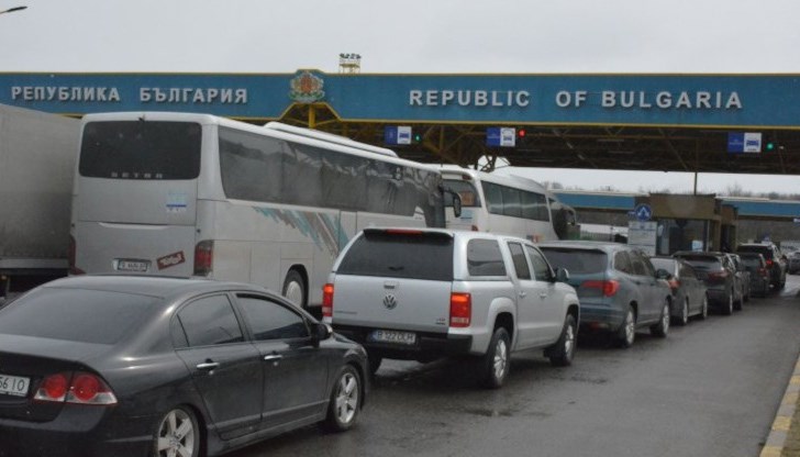 Интензивен е трафикът на някои от граничните пунктове по границата с Гърция, Румъния и Сърбия