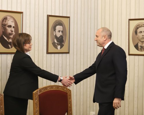 Нинова пред Радев: Това правителство е вредно за държавата, агонията може да се прекрати само с избори