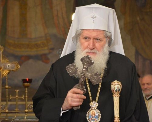 След смъртта на патриарха: Какво следва?
