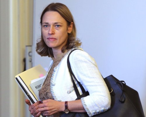 Съдът отмени заповедта за уволнението на Ива Митева от парламента