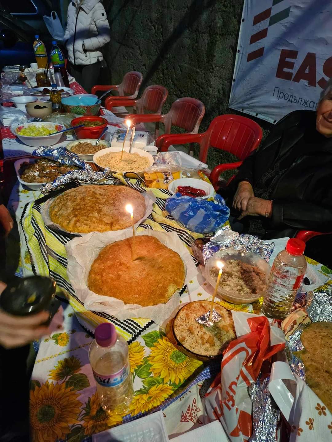 Обединени и задружни съседи в Симитли, спазиха дългогодишна традицията и се събраха на Тодорова вечеря