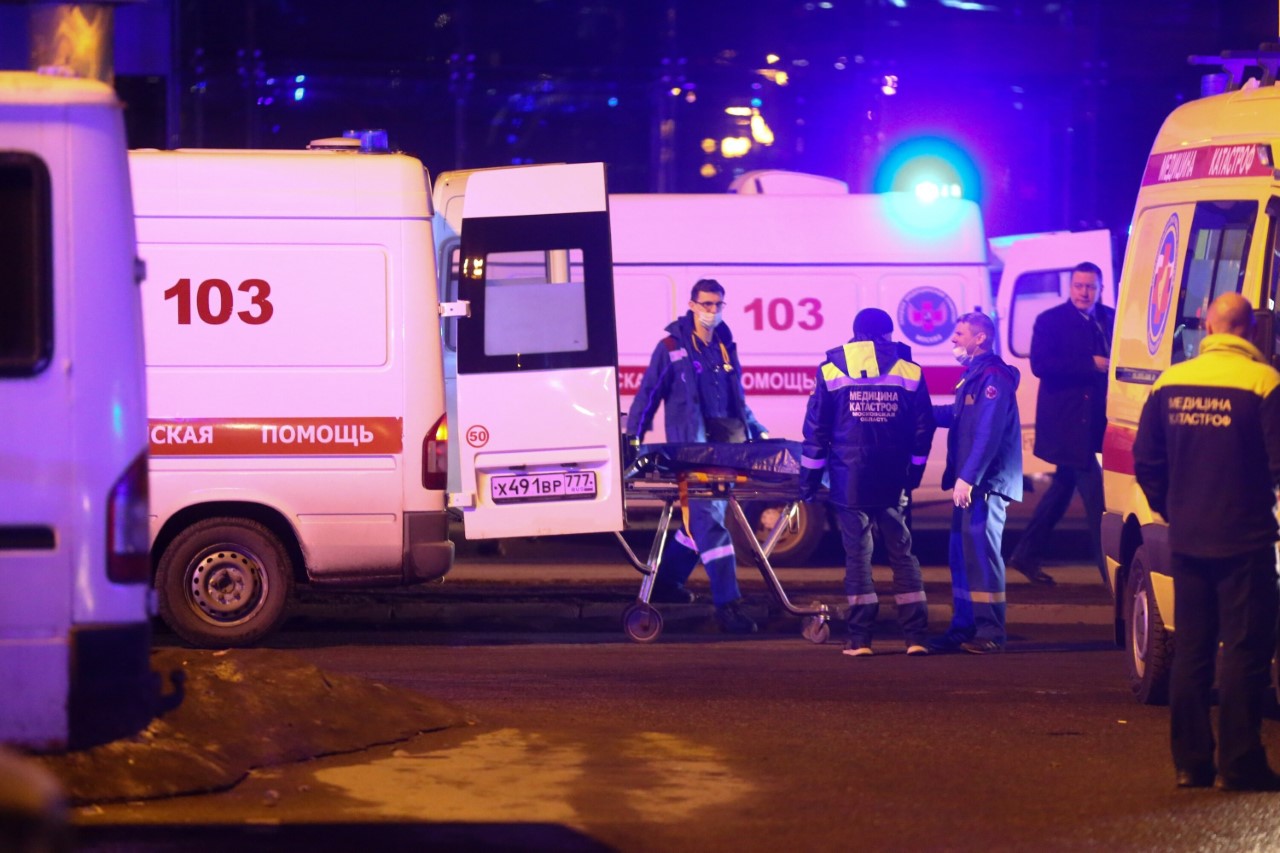 До момента: 137 загинали, 180 ранени и 62 идентифицирани тела след терора край Москва