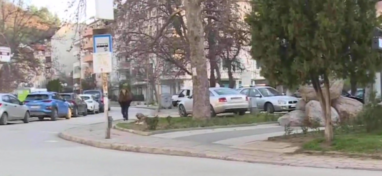 По благоевградски: Автобусни спирки насред кръстовище