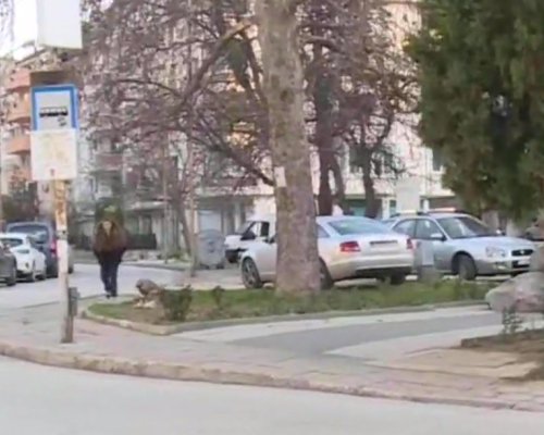 По благоевградски: Автобусни спирки насред кръстовище