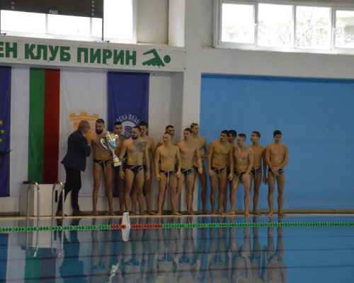 Зам.-кметът Станислав Кимчев връчи купата на КПС Варна, победител в турнир по водна топка Купа България провел се в Благоевград