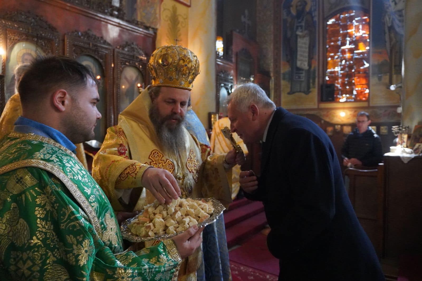 С тържествени богослужения храм Свето Благовещение Богородично отбеляза храмовия си празник