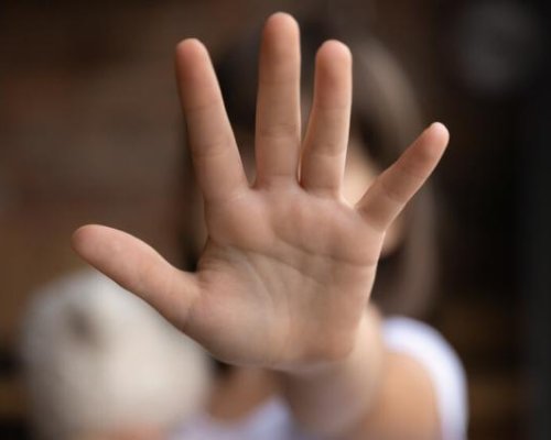 САМО ЗА ВЪЗРАСТНИ: Грешките, които ни отдалечават от децата!