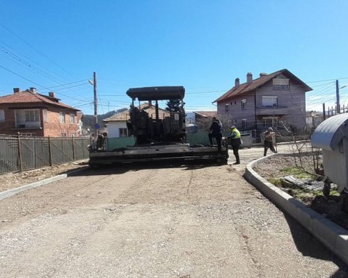 Ударни ремонти на улици в Белица и през почивните дни