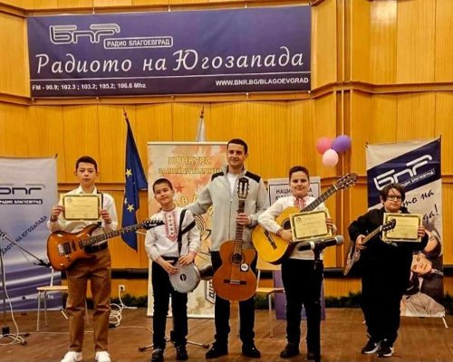 За 13 поредна година Школата по китара и народно пеене на Марин Бърдарев участва в конкурса Звезди в радиото-2024