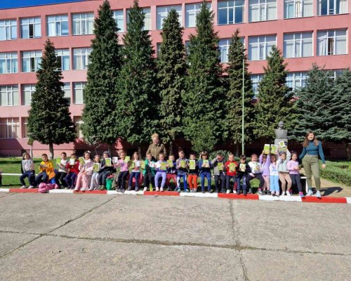 Първи уроци по любов към гората предадоха горски педагози от ЮЗДП на първокласници в 6 ОУ в Благоевград