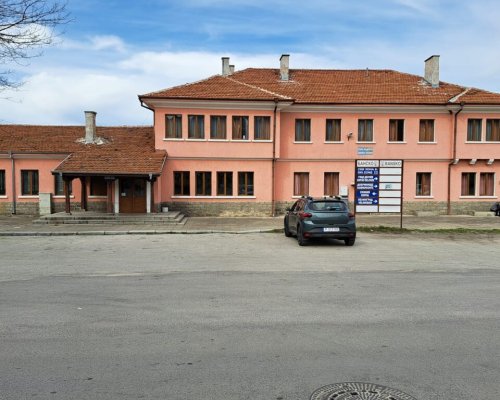 Заради ремонт на автогарата: В Банско всички автобуси ще спират на жп гарата
