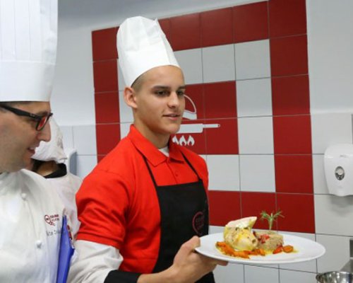 Няма мераклии за работа! Търсят се готвачи, медсестри, лекари, учители
