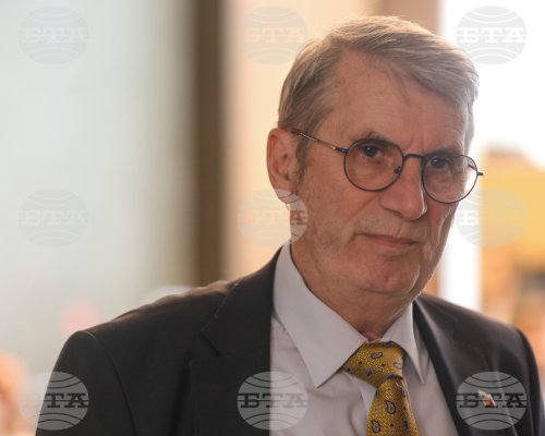 Христо Хинков: Цялото ни общество отправя поглед на признателност към медицинските специалисти на България