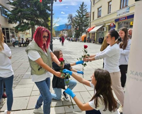 В Деня на здравния работник: Цветя за лекарите в Разлог