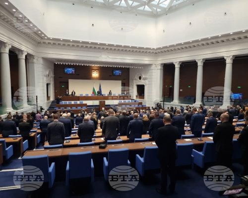 Служебното правителство, назначено от президента, положи клетва пред Народното събрание