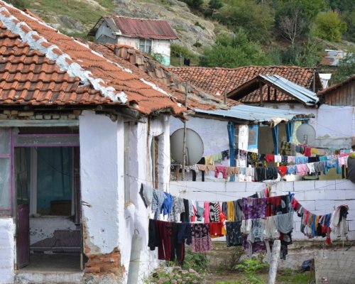 Незаконното строителство в ромската махала на Благоевград обсъдиха на кръгла маса