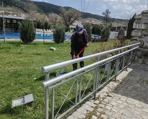 Кметство Баня освежава района около Турската баня