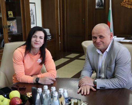 Културистката Николая Събева от Банско заминава за международни състезания със заявка за победи