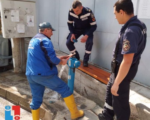 Екипи на ВиК и пожарната проверяват крановете из Благоевград