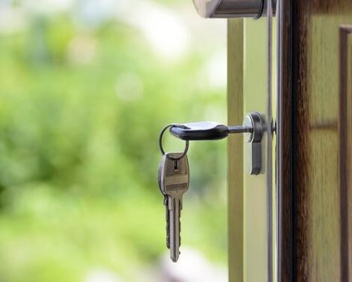 7 признака, че къщата иска да ви погуби: Махнете се веднага!
