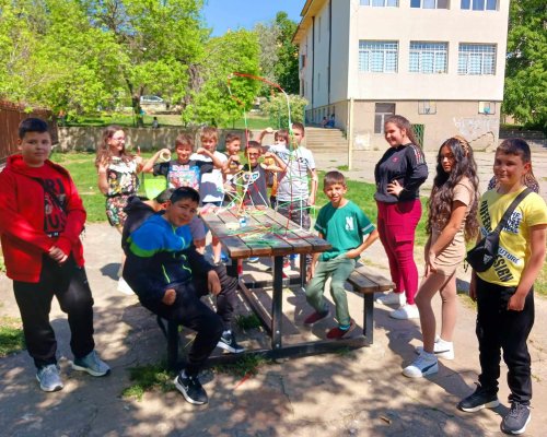 Доброволците от Детското полицейско управление при ОУ  Никола Вапцаров  в Бобов дол усвояваха умения за работа в екип