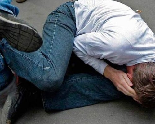 Пребиха мъж в село Баня, има задържани