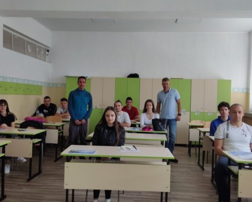 Големи алпинисти представиха НСА в две училища в Банско
