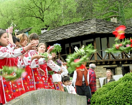 Днес е Лазаровден! Имен ден празнуват Лазар, Лазарка, Лазо, Лазарин, Лачо