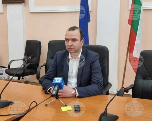 Кметът Огнян Атанасов организира среща между изкупвачи и производители на череши в Кюстендил