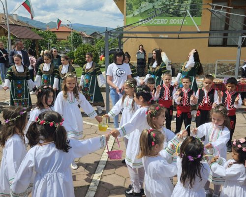 С благотворителен кулинарен базар и празнична програма евросело Черниче отбеляза Лазаровден