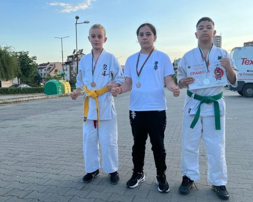 Сребро и бронз за каратисти от Сандански