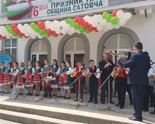 Музика и заря за празника на Сатовча на 6 май