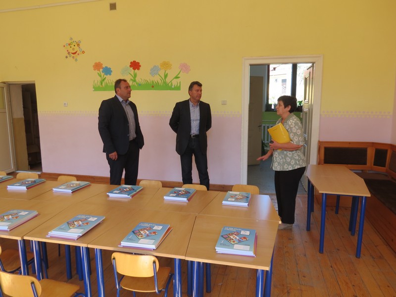 Кметът на община Банско Георги Икономов инспектира училищата преди откриването на учебната година