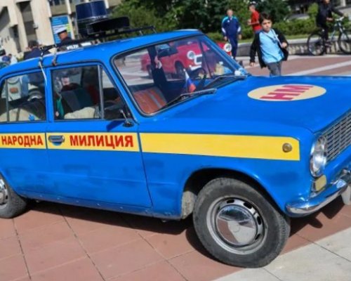 Милиционерска кола бе атракцията на ретро парада в Благоевград