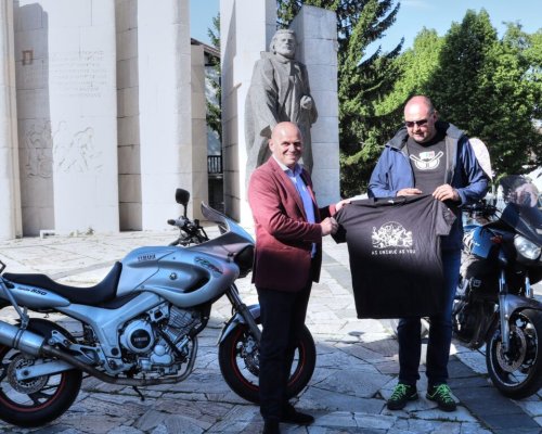 Успяха: Световен рекорд на Yamaha TDM в Банско