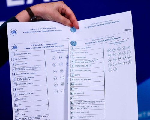 ИЗБОРИТЕ ЧУКАТ НА ВРАТАТА: ЦИК показа бюлетините за вота 2 в 1