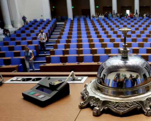 Росица Кирова ще свика извънредно пленарно заседание, Николай Денков се сравни с апостолите