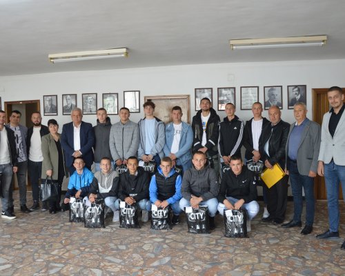 Футболисти от с. Брезница гостуваха на кмета на Гоце Делчев