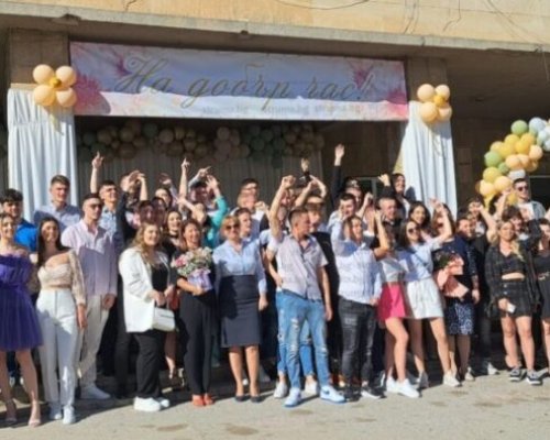 Абитуриентите в Сандански с празнична обиколка по улиците на града