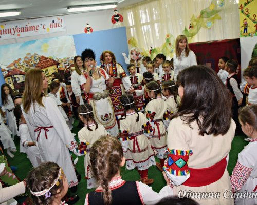 Любовта към родния край обедини децата от детските градини в Сандански във фестивал на танцовото изкуство