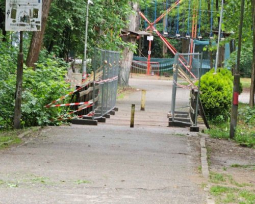 Ремонтират дървения мост в парк Бачиново