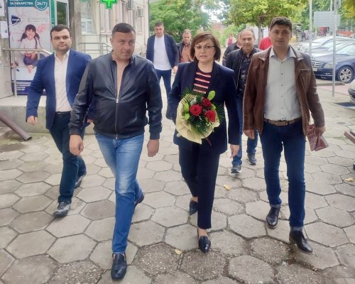 Нинова в Сандански: Децата до 14 г. трябва да получават безплатни лекарства