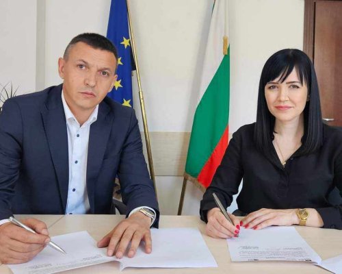 Изпълнителният директор на Регионалния Център на ЮНЕСКО Ирена Тодорова и кметът на Якоруда Мехмед Вакльов подписаха Меморандум за сътрудничество с общата цел опазване на нематериалното културно наследство