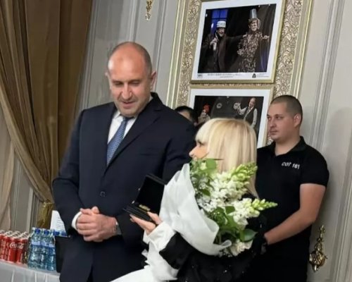 Радев връчи почетния знак на президента на Лили Иванова: Тя е единственият обединител на нацията