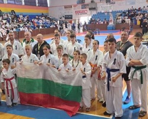 Спортен клуб Киокушин карате ИПОН Будукан Сандански с куп награди от състезание в Гърция