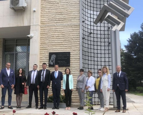 С полагане на цветя в Благоевград бяха отбелязани 32 години от убийството на италианския магистрат Джовани Фалконе